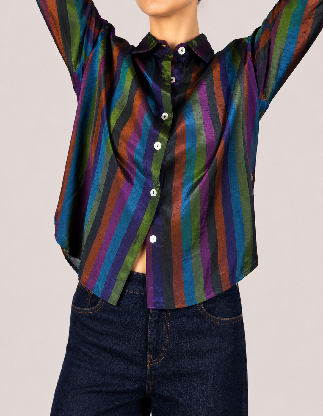 Camisa clásica en shantung fluido
